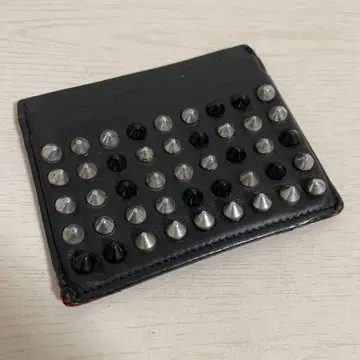 크리스찬루부탱 스터드 카드 케이스 블랙