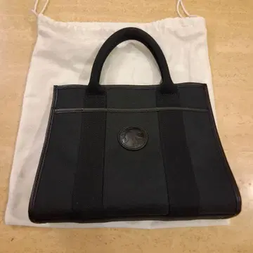 블랙 나일론 토트백 로고 포함
