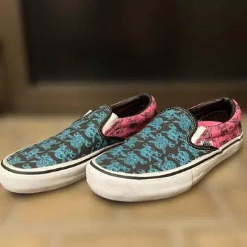 VANS CLASSIC SLIP ON 반스 반 도렌 파이리츠