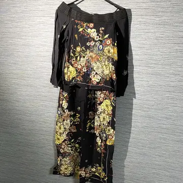 새상품 ZARA 자라 꽃무늬 오프숄더 셋업 상의 M 하의 L 팬츠 수트
