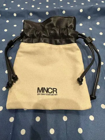 BTS MNCR 파우치 (ML-F) 베이지/블랙 미사용