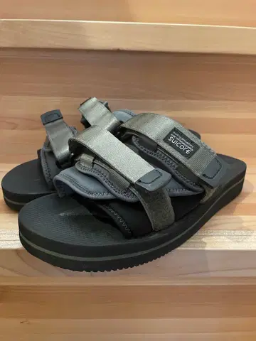 SUICOKE 스포츠 샌들 그레이