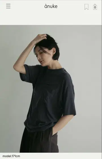 아누케 포켓 오버 티셔츠