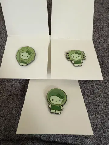 간사이 만박 일본관 한정 모키티 헬로키티 핀 배지 3개 세트