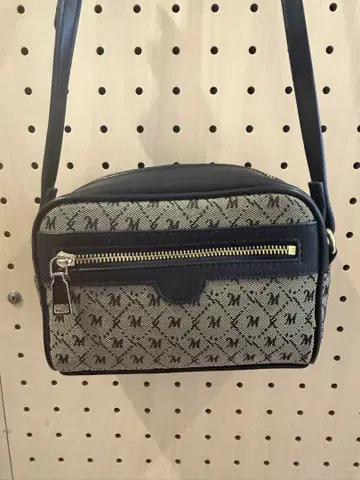 EA MONOGRAM SHOULDER 백