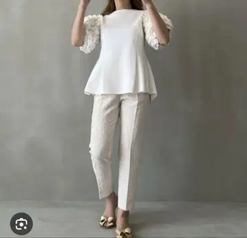 HOWDY 하우데이 프릴 프릴 볼륨 상의