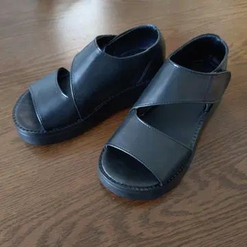 블랙 스포츠 샌들 통굽