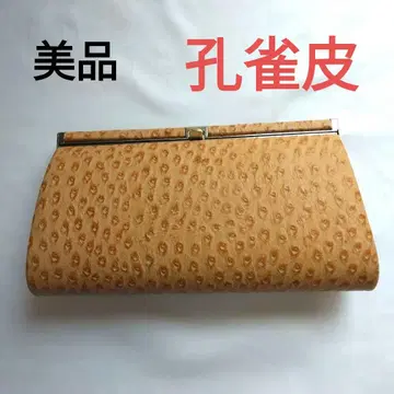 피콕 공작의 가죽 핸드백