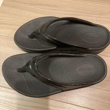 Oofos 블랙 샌들 23cm