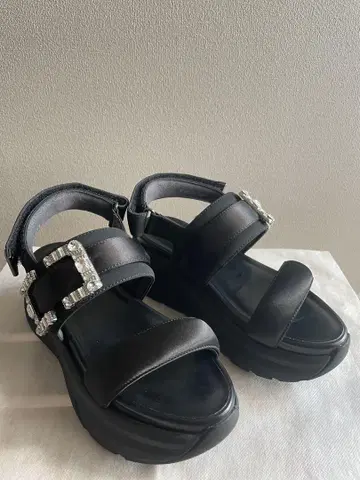 +diana 다이애나 비쥬가 달린 샌들 블랙 23.5cm