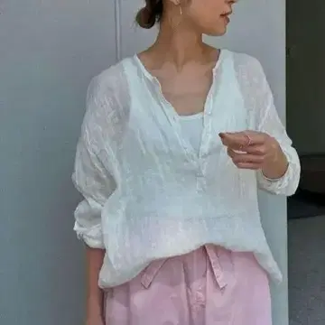 미사용 새상품 LINEN 크레이프 헨리넥 블라우스 화이트 이번 시즌