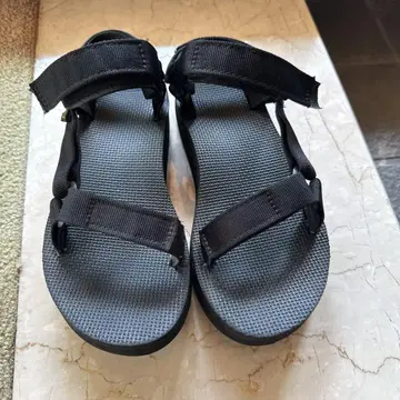 블랙 스포츠 샌들 스트랩