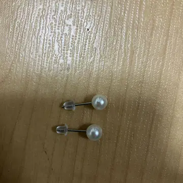 화이트 펄 스터드 귀걸이