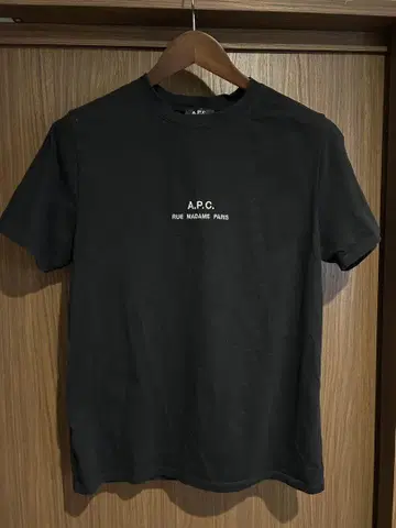 아페쎄 로고 자수 티셔츠