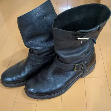 YLN 블랙 가죽 사이드 스트랩 부츠 이탈리아제