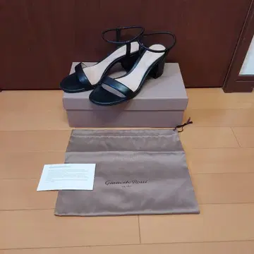 Gianvito Rossi 블랙 샌들 약 7cm 힐