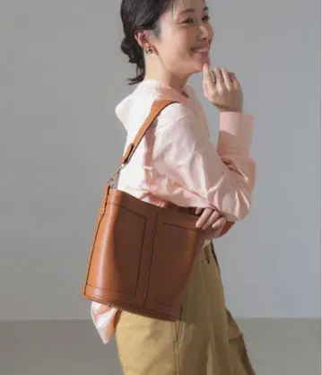 Giannino Tarlo 프레임 버킷 백