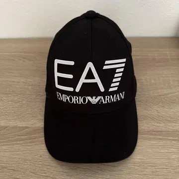 EA7 Emporio Armani 블랙 캡