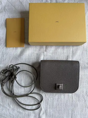 정가 26,400엔 ITTI Cristy Wallet Pouch 토프