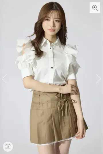 rienda 프릴 슬리브 디자인 셔츠 상의(WHT)