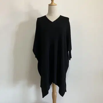블랙 V넥 니트 반소매