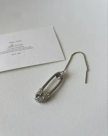 Soierie 소와리 세이프티 핑 비쥬 귀걸이