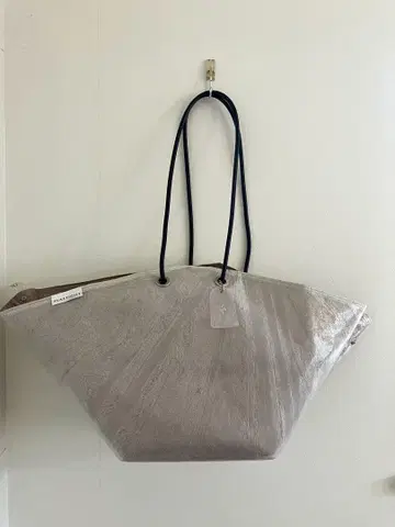 PLASTICITY 토트백 라지 베이지