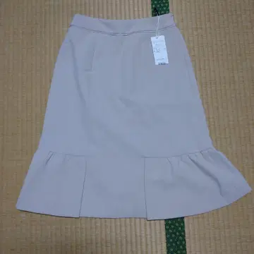 TO BE CHIC 베이지 플레어 스커트 사이즈 40 택 포함 새상품