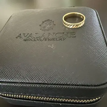 AVALANCHE 금제 반지 트위스트 무늬