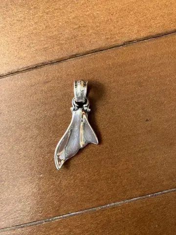 새상품급 빌 월 가죽 고래 꼬리 참 목걸이 탑 카드 포함