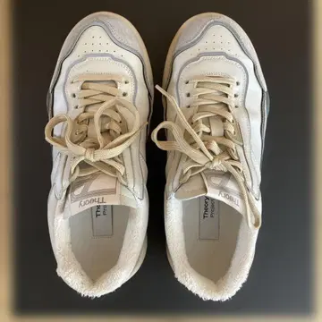 Theory 스니커즈