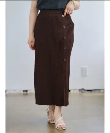 다크 브라운 리브 타이트 스커트