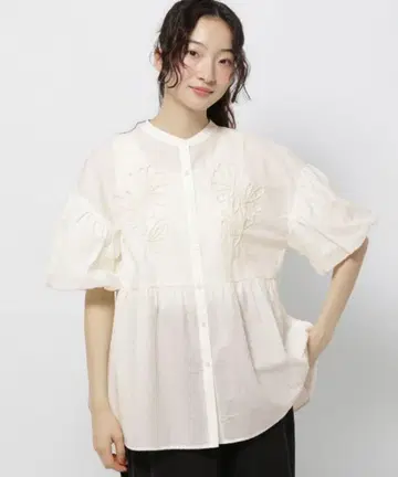 니코앤드 부드러운 코드 자수 블라우스