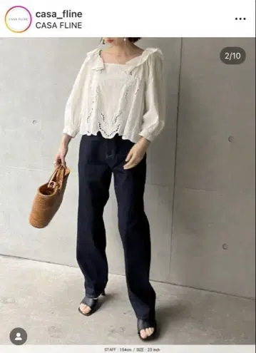 카사플라인 레이스업 자수 블라우스