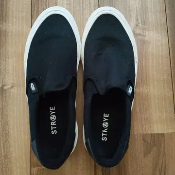 거의 미사용 새상품 STRAYE 블랙 슬립온