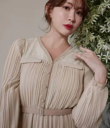 헤르립토 포인트 레이스 플리츠 드레스