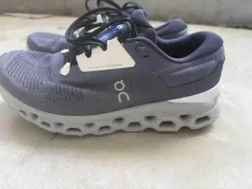 On Cloudstratus 다크 블루 러닝화