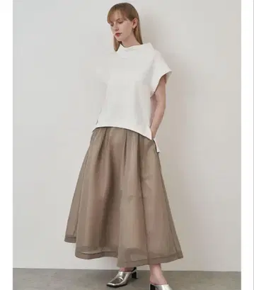 엘렌딕 메쉬 본딩 플레어 스커트 새상품급 완판템