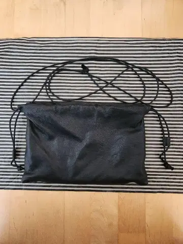 les Tendre 가죽 클러치 백 블랙