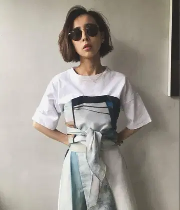 Ameri 아메리 MEDI DRAWING UNEVEN TEE 티셔츠