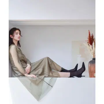 niana 튤 플리츠 시어 원피스