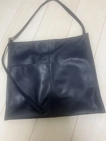 천연 가죽 네이비 A4 사이즈 대응 숄더백