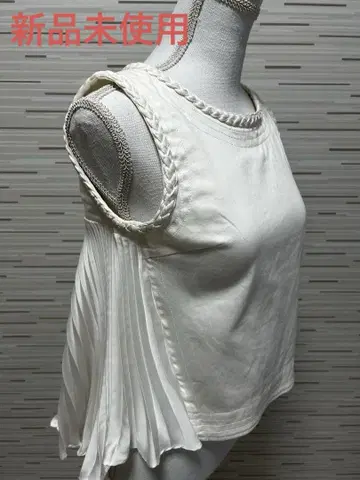 랭귀지 슬리브리스 백 플리츠 탑