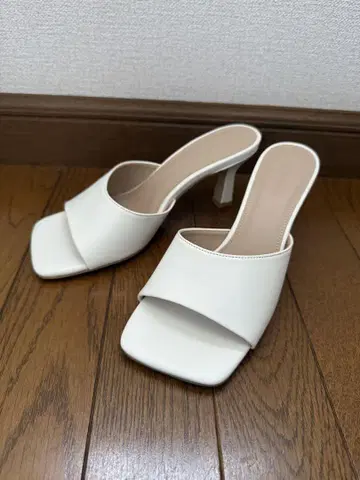 화이트 샌들 moussy