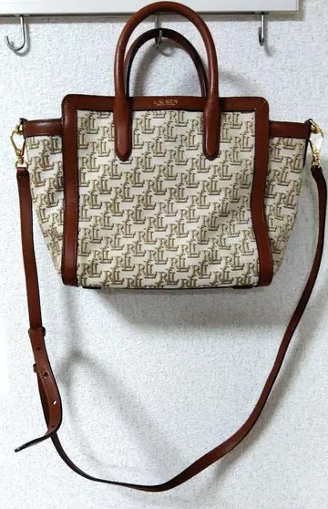 Lauren Ralph Lauren 모노그램 미디엄 백