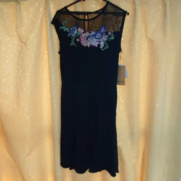 검은 꽃 자수 슬리브리스 원피스 비비안 탐 택 포함 새상품