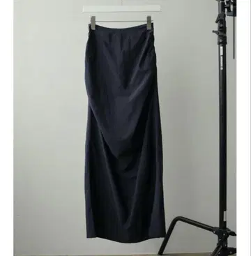 새상품 택 포함 anuke Tuck Long Skirt
