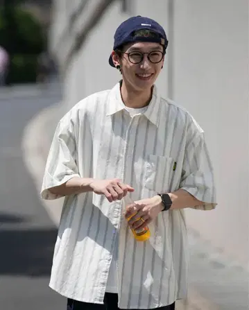 WGONG 릴랙스 스트라이프 단추 없는 반팔 셔츠