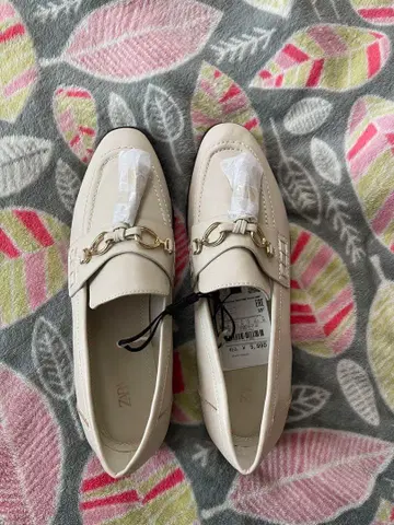 자라 아이보리 로퍼 255mm