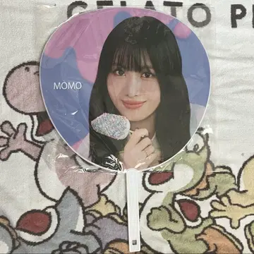 TWICE 허벅지 부채 아이스 팝업스토어
